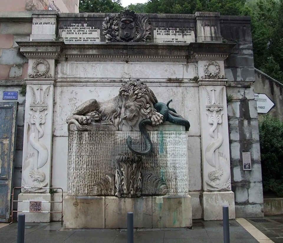 La fontaine du Lion et du Serpent