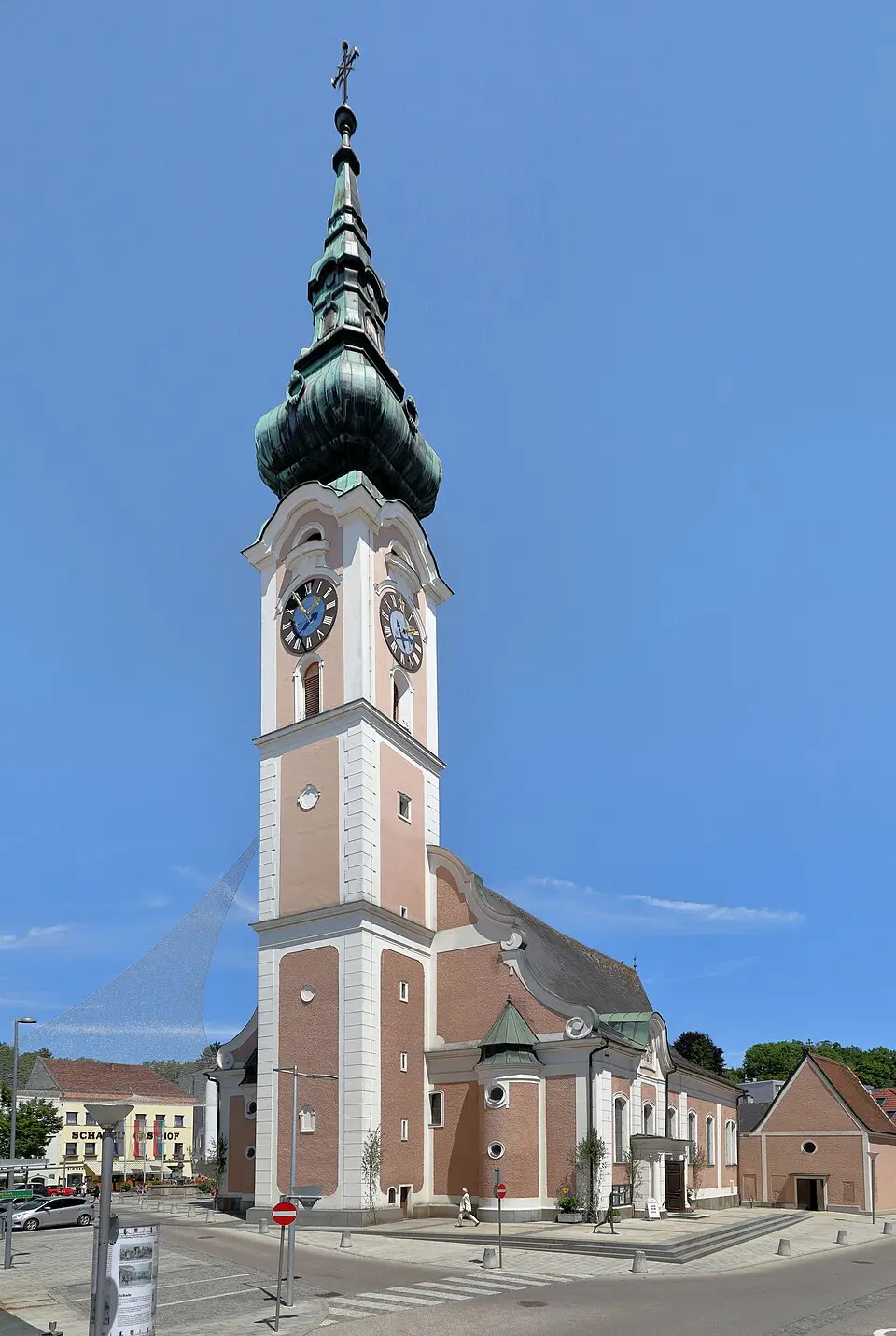 Slika: C.Stadler/Bwag · CC BY-SA 4.0 Pfarrkirche Grieskirchen