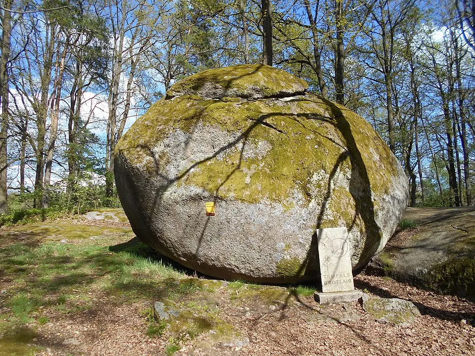 NÖ-Naturdenkmal GD-007 Felsgebilde Laibbrotstein oder Teufelsbrotlaib