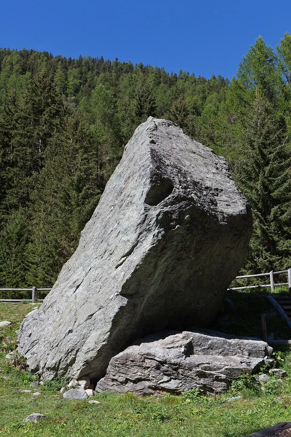 Ilôt Bosquet / Chlasche, Pierre à cupules, Grimentz