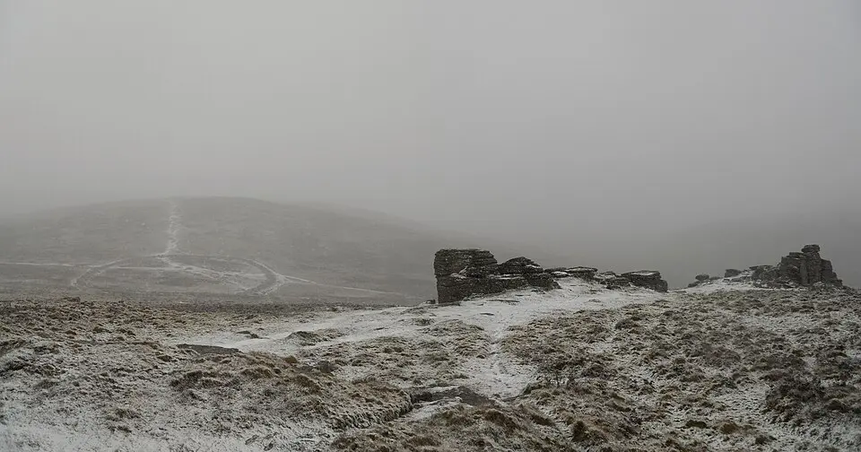 Enclosed prehistoric settlement 150m south east of Hookney Tor