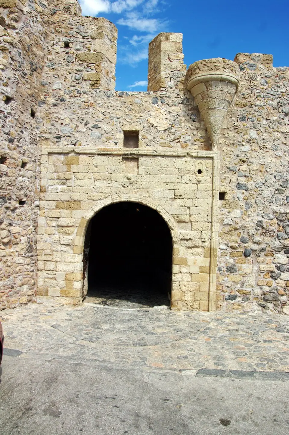Κύρια πύλη Μονεμβασιάς