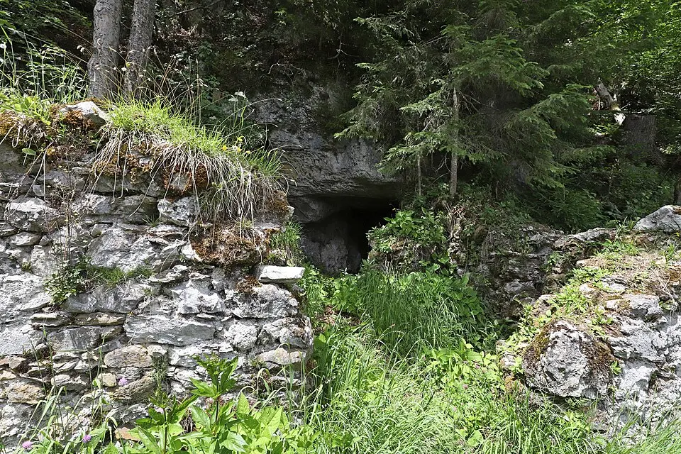 Große Räuberhöhle