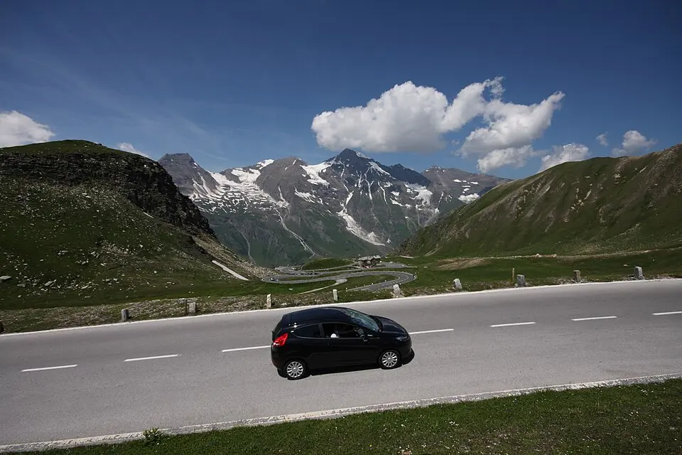 Image: Ewald Gabardi · CC BY-SA 3.0 Großglockner-Hochalpenstraße in Fusch