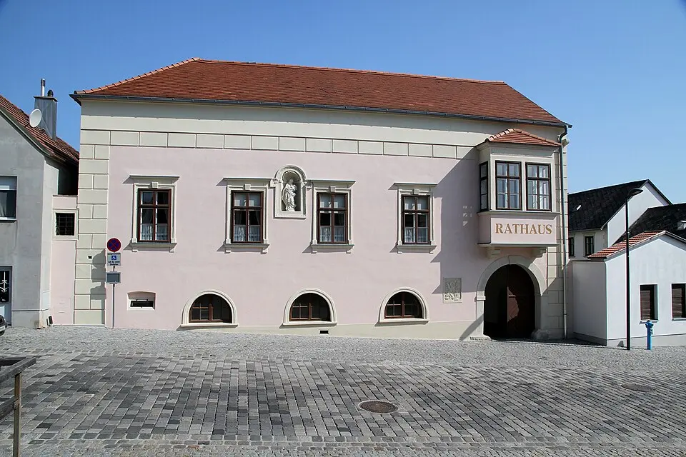Image: C.Stadler/Bwag · CC BY-SA 3.0 Rathaus Großhöflein