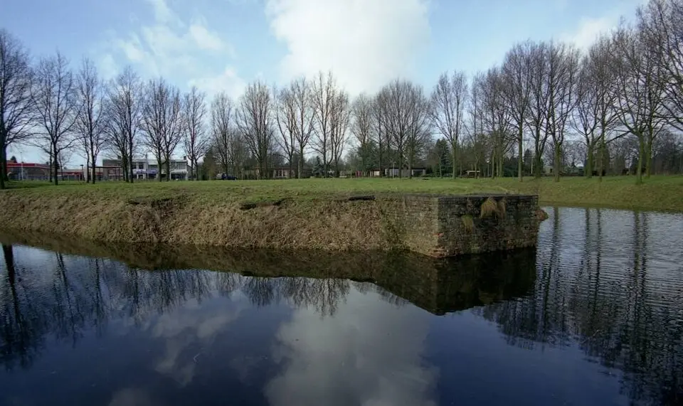 Terrein waarin de overblijfselen van het kasteel de Waerdenborch