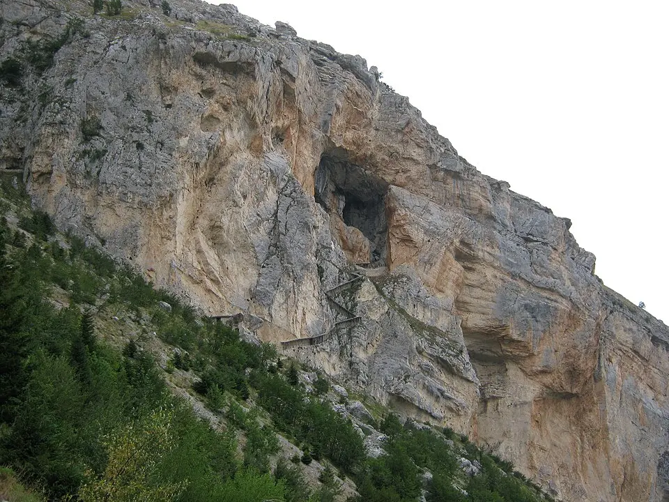 Grotta del Cavallone