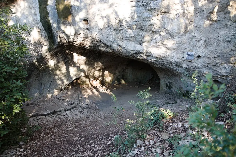 Image: Lothur · CC0 Grotte de Cabias