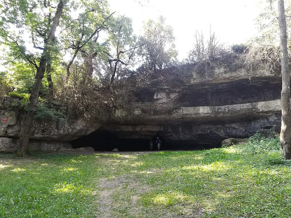 grotte de Lacalm