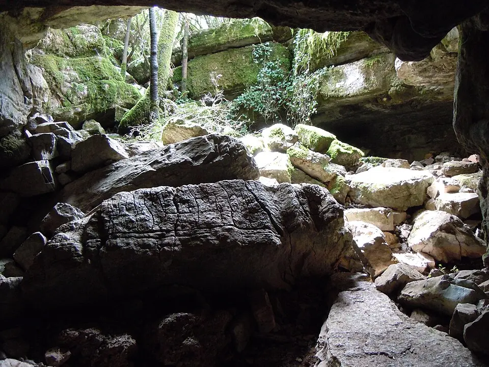 Obrázok: Patrice78500 · CC BY-SA 3.0 grotte de Saint-Arnaud