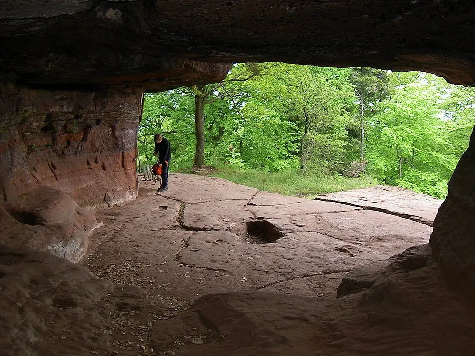 Image: Ralf Schulze from Koblenz, Germany · CC BY 2.0 Grotte aux Fées