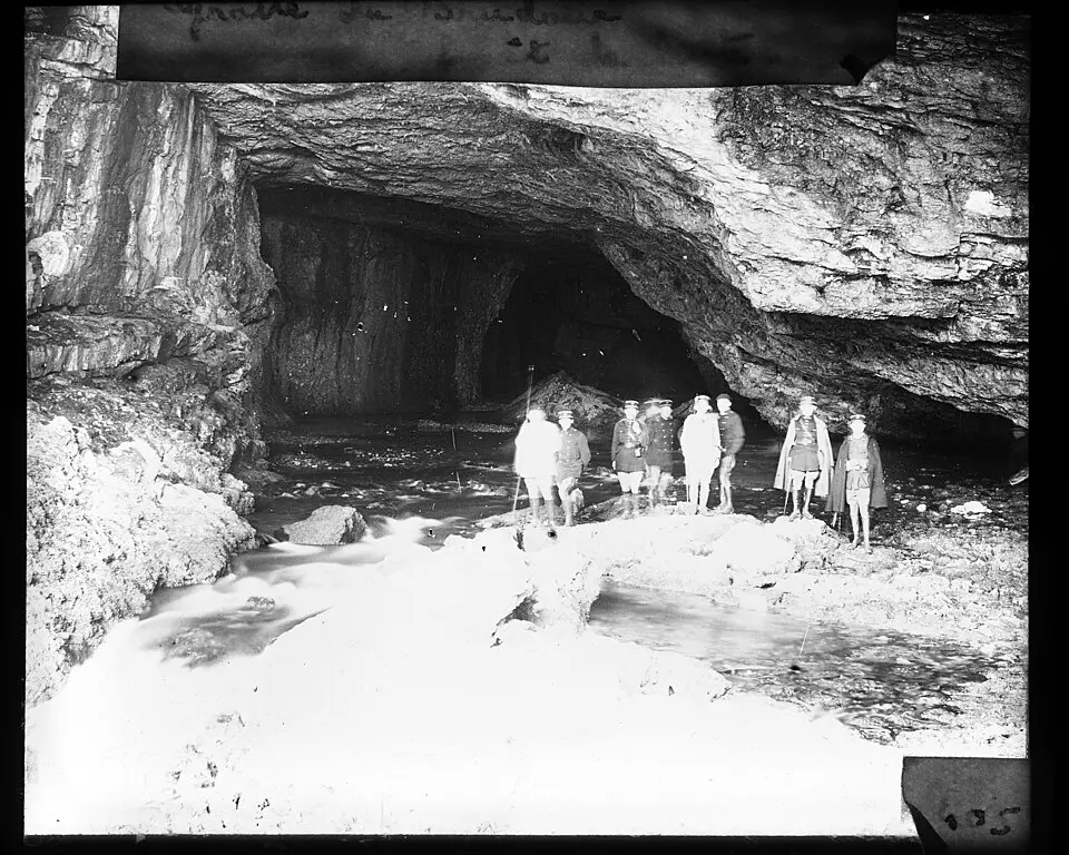 Obrázok: This file comes from Gallica Digital Library and is available under the digital ID btv1b10683343z · Public domain grotte du Brudour