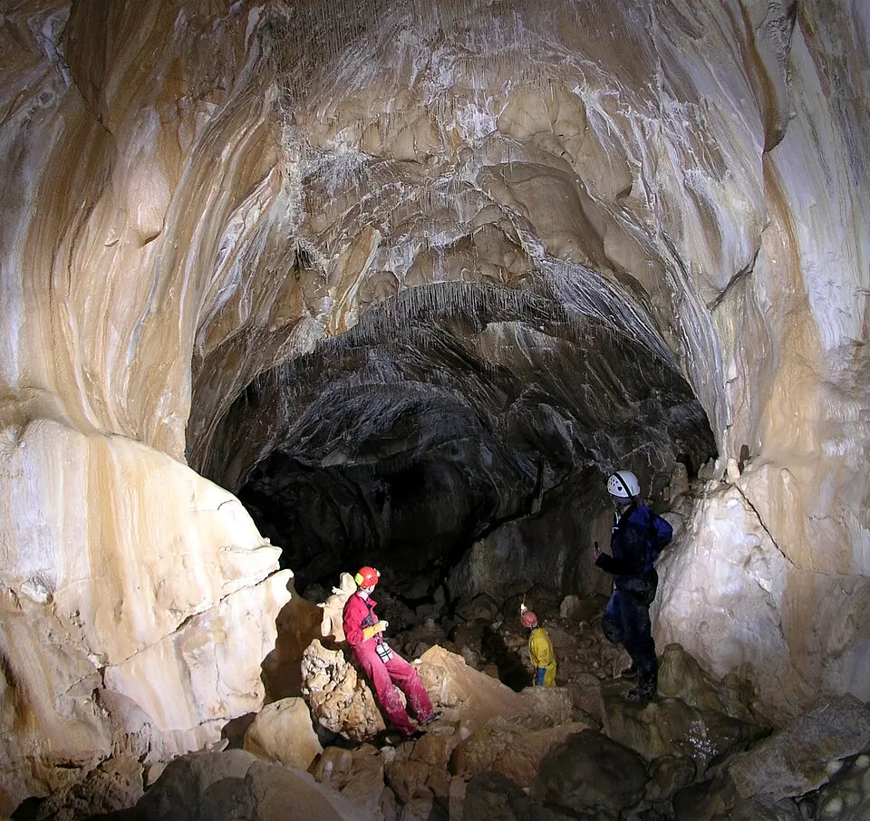 Immagine: JYB Devot · CC BY-SA 4.0 grotte du Burlandier