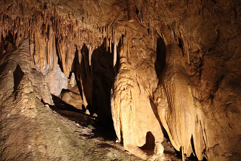 Médous Caves