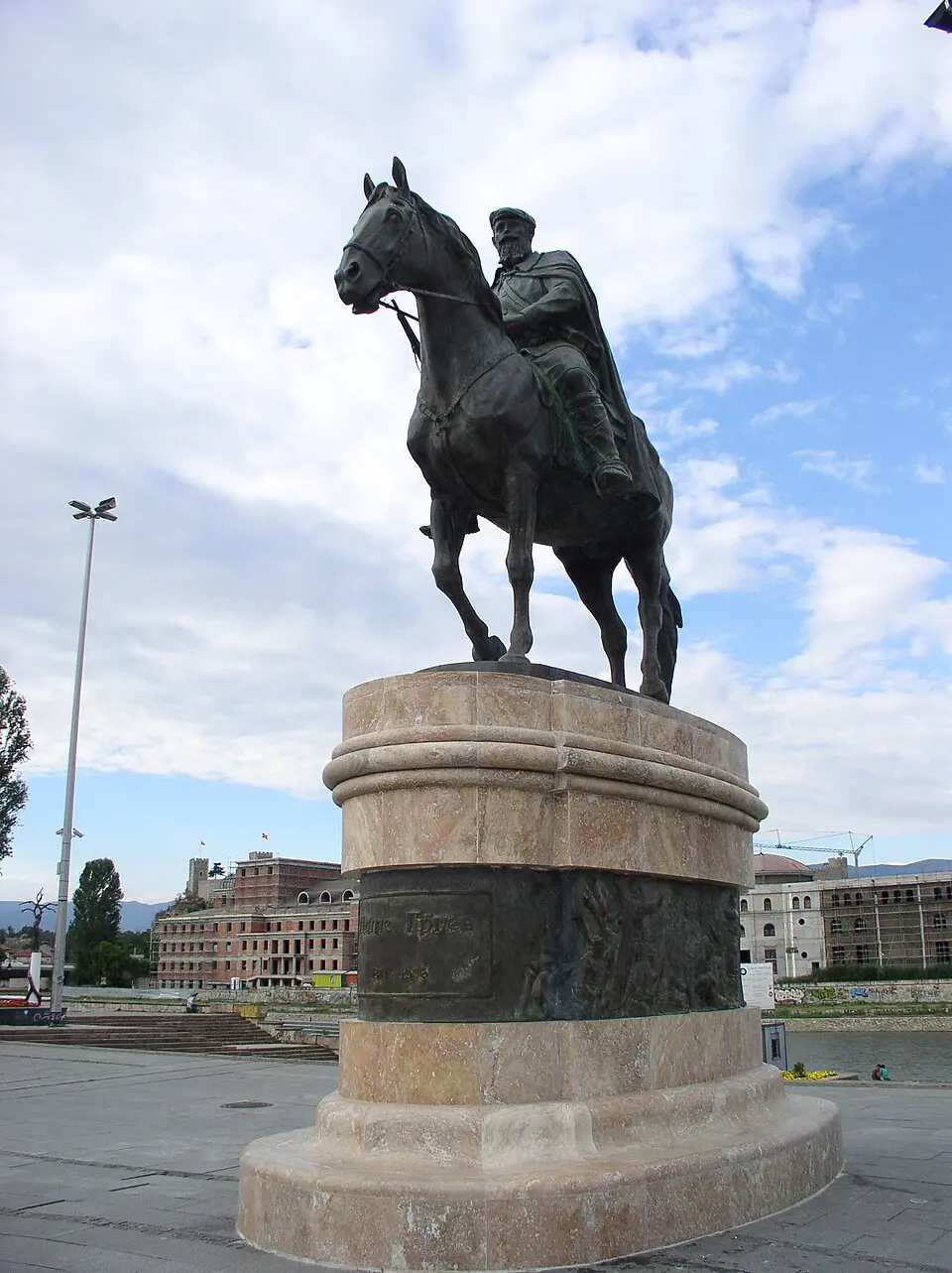 Споменик на Даме Груев