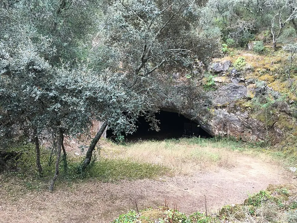 Gruta de Avecasta