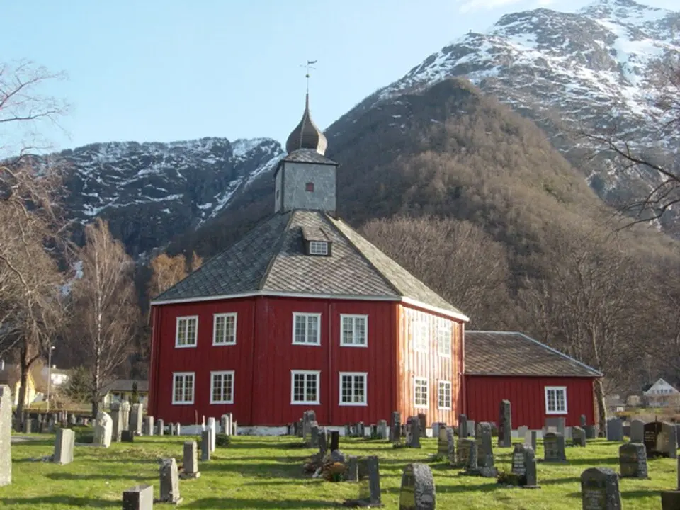 Grytten kirke