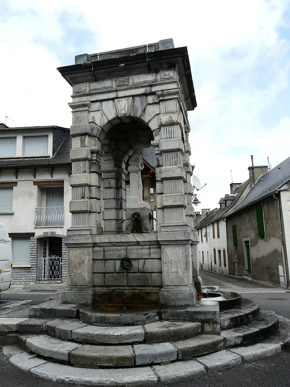 fontaine monumentale de Guchen
