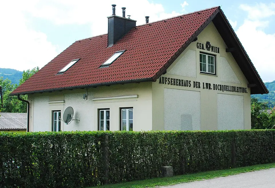 Image: GuentherZ · CC BY 3.0 Aufseherhaus der 1. Wiener Hochquellwasserleitung
