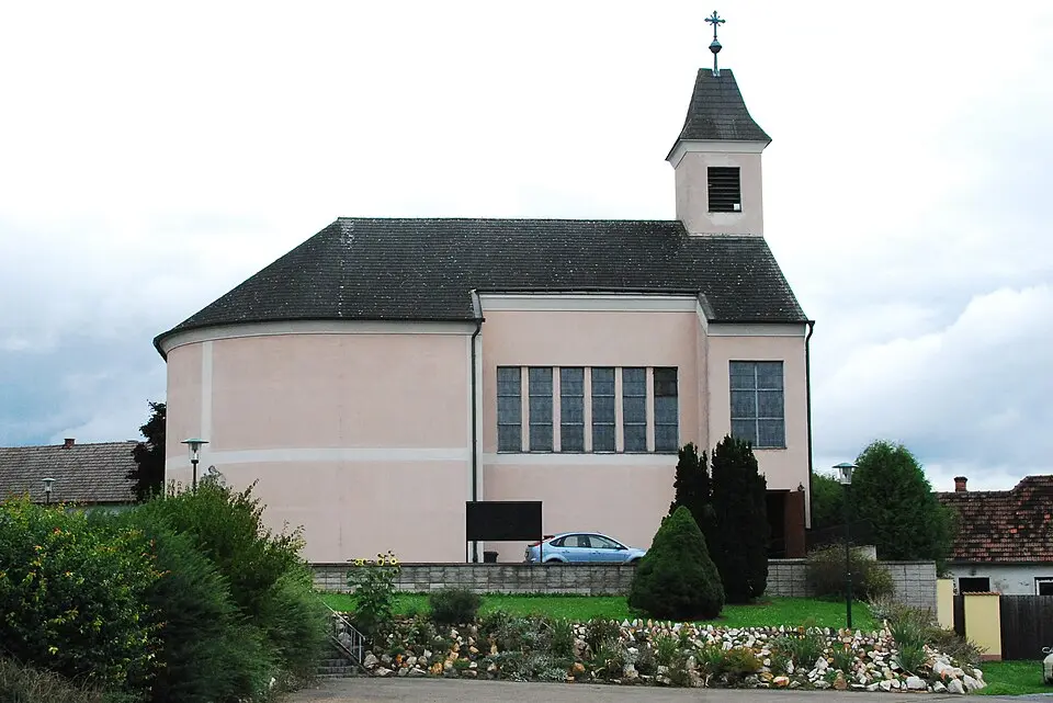 Obrázok: GuentherZ · CC BY 3.0 Pfarrkirche Felling