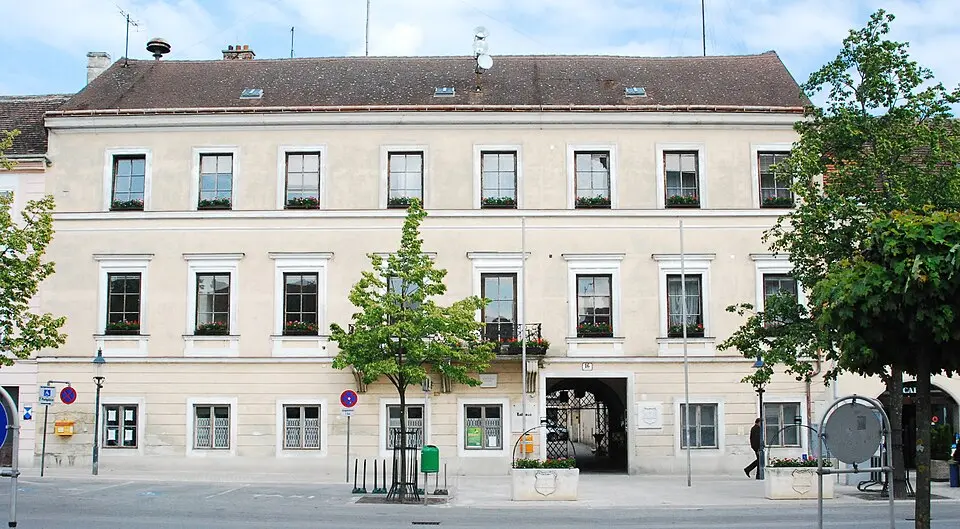 Rathaus, Bezirksbehörde, Stadtarchiv