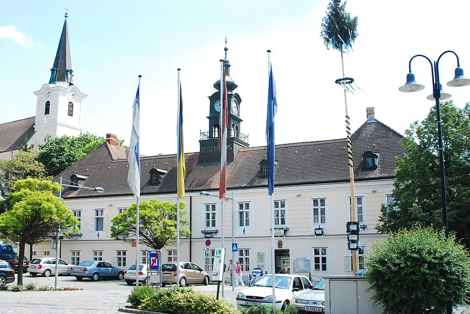 Bild: GuentherZ · CC BY 3.0 Rathaus / Gemeindeamt