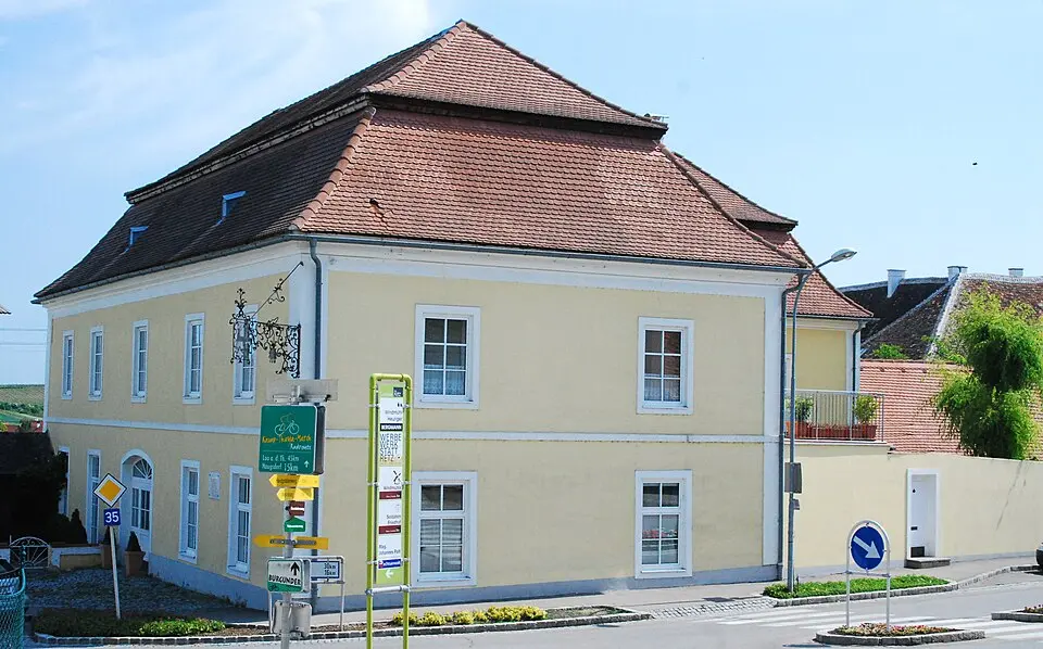 Bild: GuentherZ · CC BY 3.0 Gasthaus Zum goldenen Hirschen