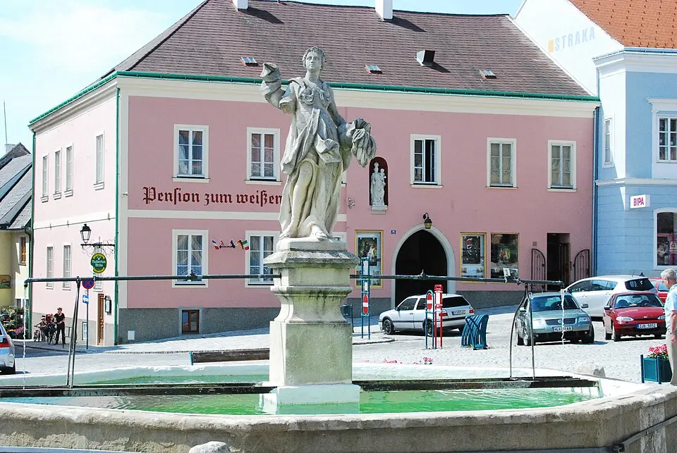 Brunnen mit Figur