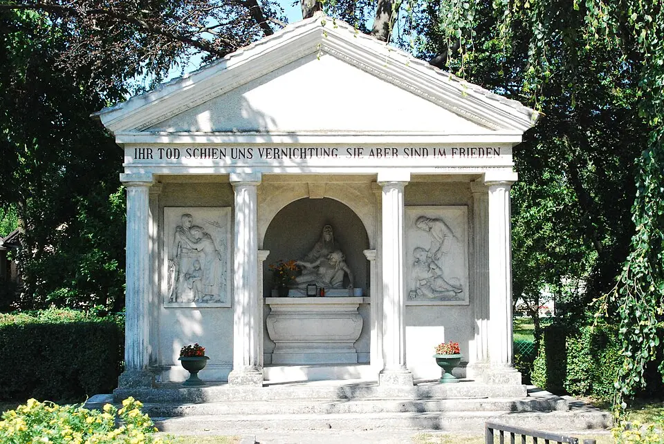 Slika: GuentherZ · CC BY 3.0 Kriegerdenkmal