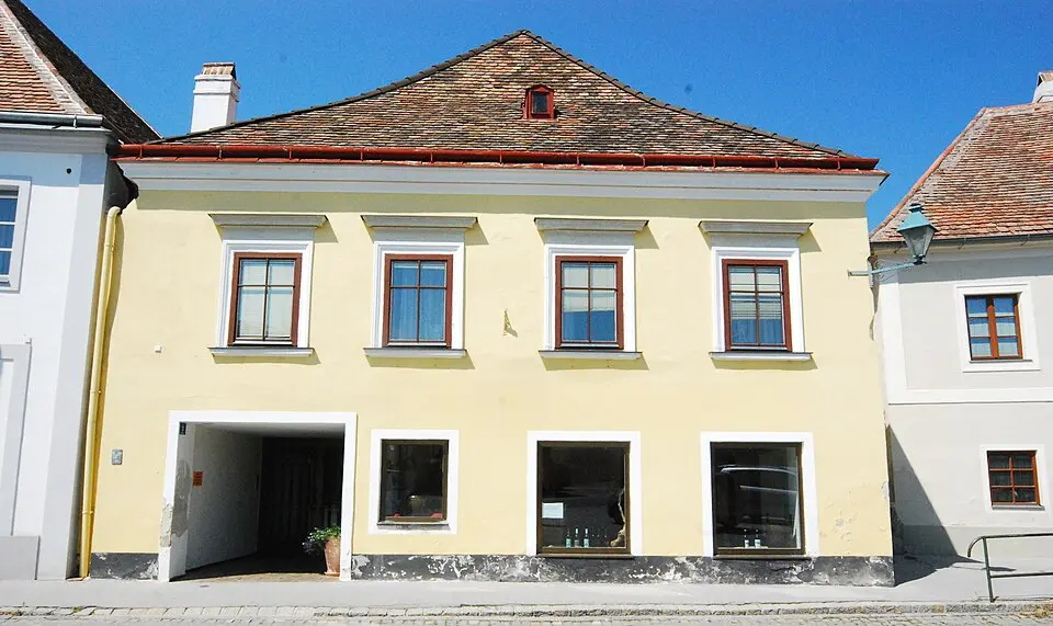Bild: GuentherZ · CC BY 3.0 Wohnhaus