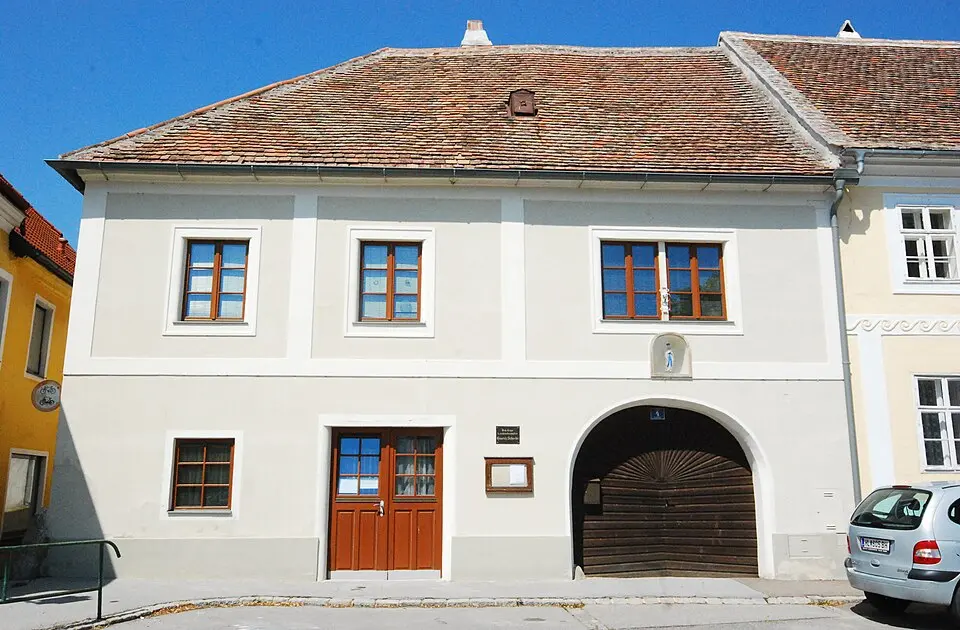 Bild: GuentherZ · CC BY 3.0 Wohnhaus