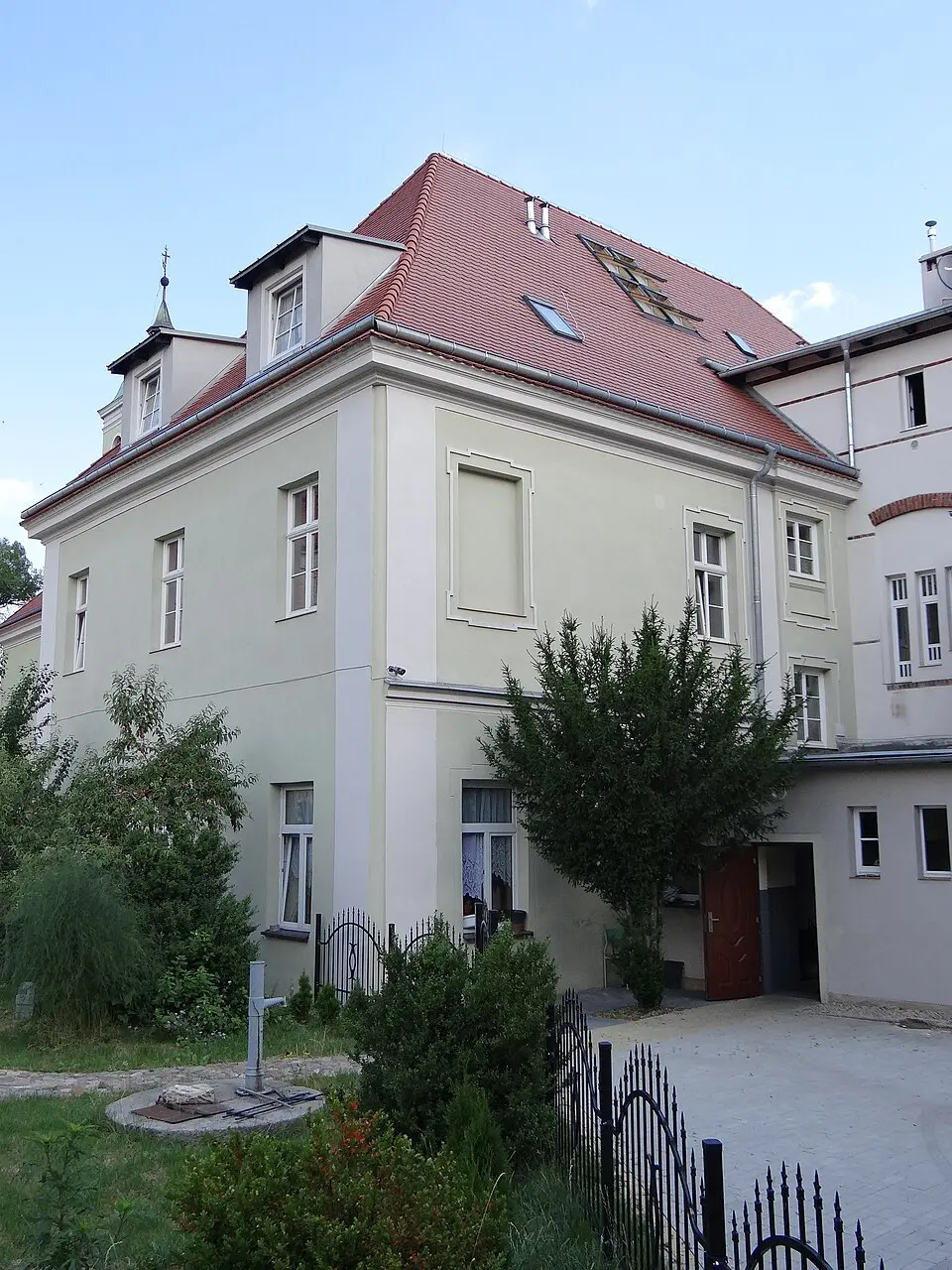 Klasztor (komandoria), ob. dom parafialny