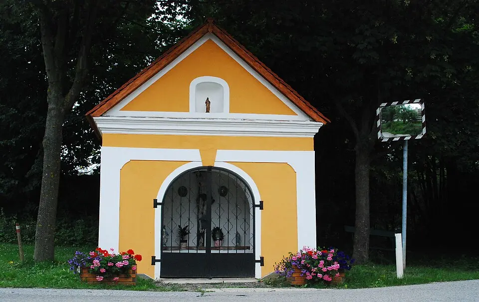 Bild: GuentherZ · CC BY 3.0 Flur-/Wegkapelle