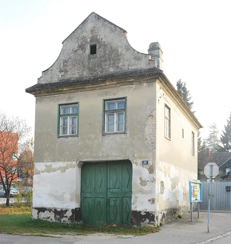 Obrázok: GuentherZ (talk) · CC BY 3.0 Wohnhaus, ehemalige herrschaftliche Schafmeisterei