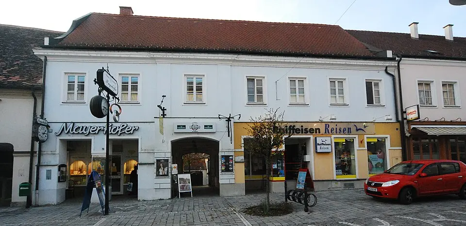 Obrázok: GuentherZ (talk) · CC BY 3.0 ehemaliges Rathaus