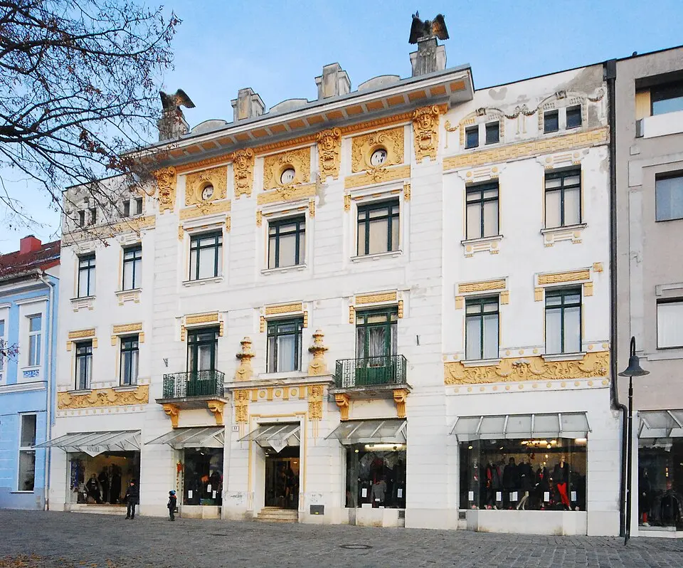 Wohn- und Geschäftshaus