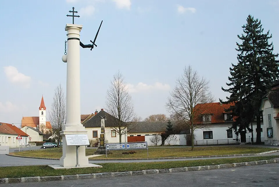 Image: GuentherZ (talk) · CC BY 3.0 Pranger Enzersdorf im Thale