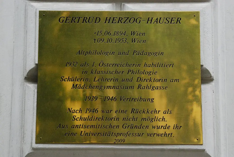 Image: GuentherZ · CC BY 3.0 Gedenktafel für NS-Opfer (Wien, Rahlgasse 4, Gertrud Herzog-Hauser)