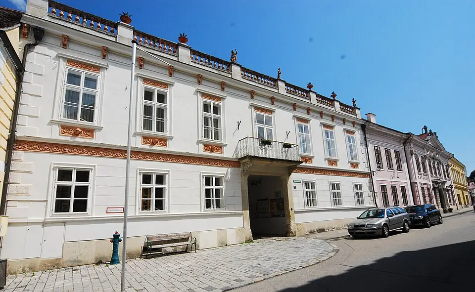 Slika: GuentherZ (talk) · CC BY 3.0 Rathaus Eggenburg