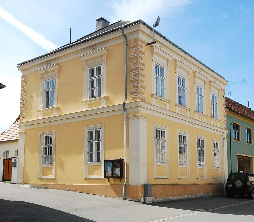 Kép: GuentherZ · CC BY-SA 3.0 AT Ehem. Schule