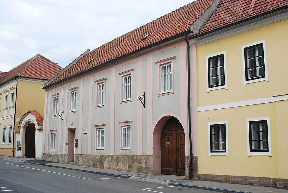 Wohnhaus und Stadtmauer