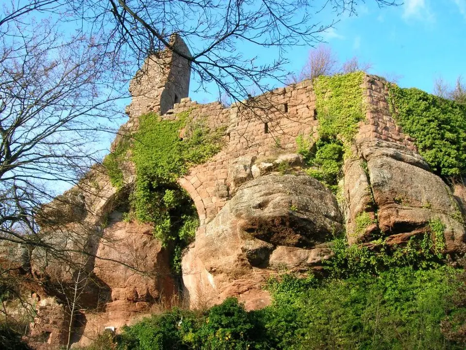 Obrázek: Jean-Luc SCHMITT · CC BY-SA 3.0 château de Guirbaden