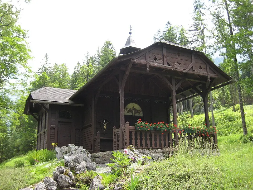 Hubertuskapelle und Bildstock in Gschöder