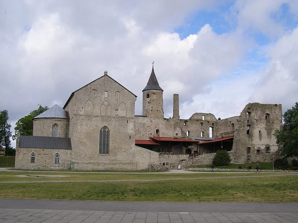 Image: Sander Säde at English Wikipedia · CC BY 3.0 Haapsalu Castle