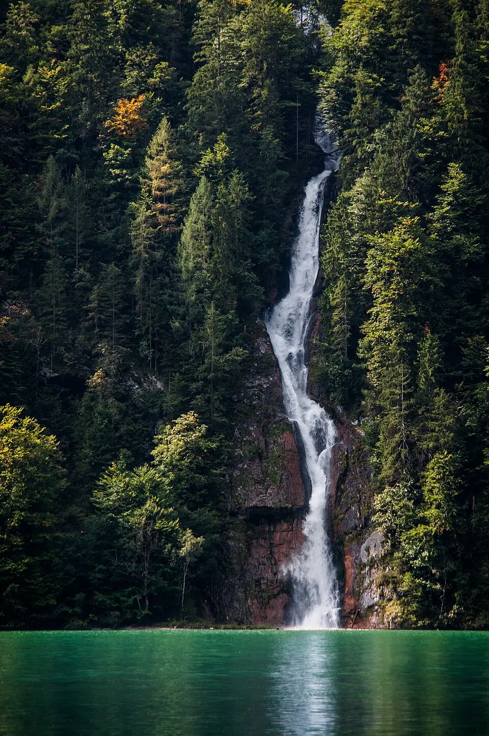 Bild: Sven.petersen · CC BY-SA 4.0 Schrainbachfall am Königssee