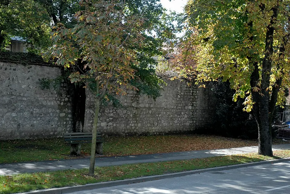 Stadtmauer und Stadtgrabenmauer