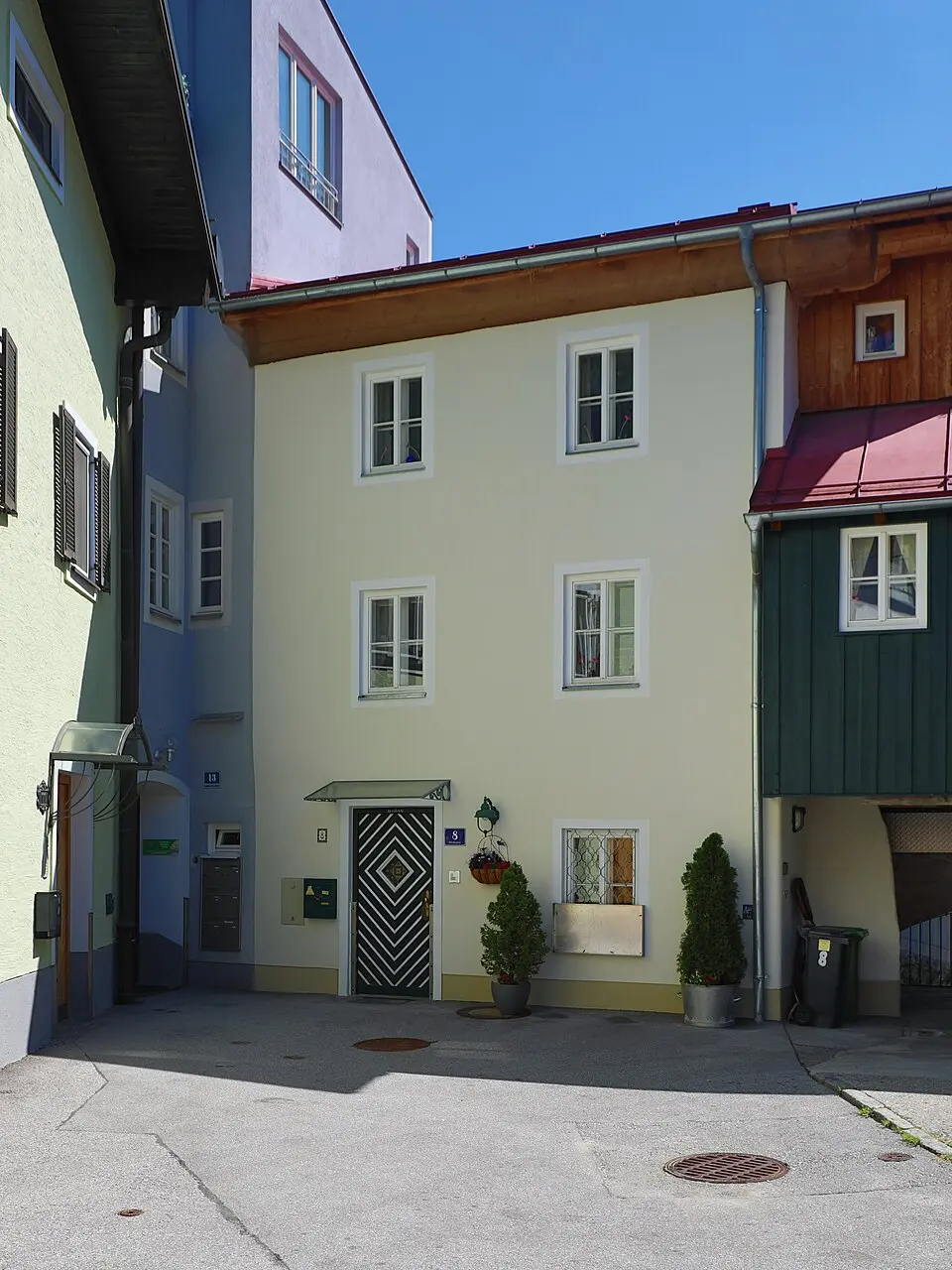 Bürgerhaus mit Bachüberbauung