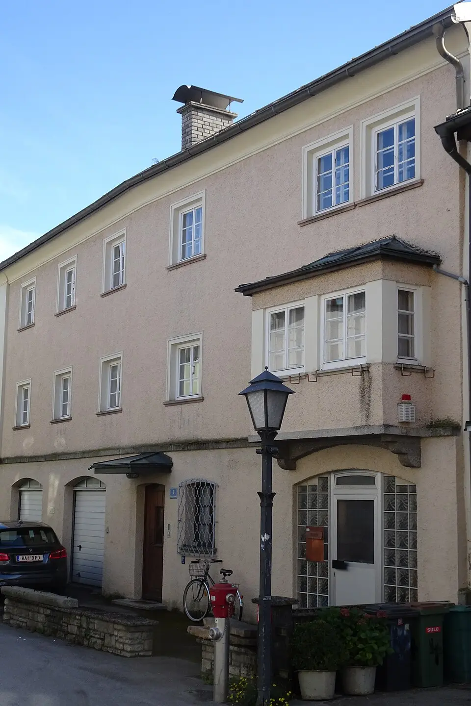 Bürgerhaus mit Stadtmauer