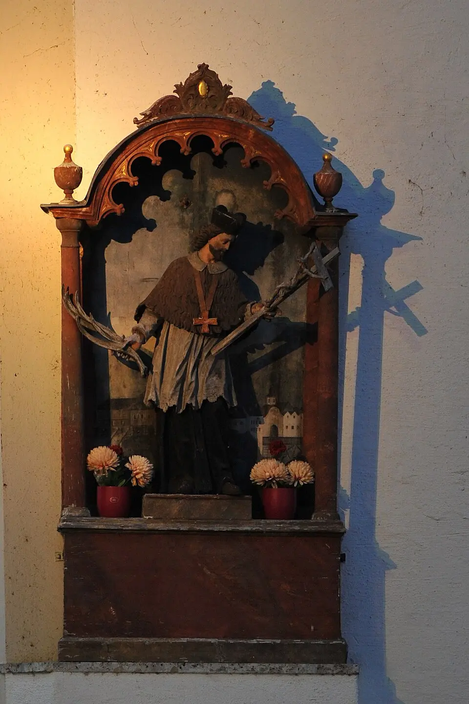 Bürgerhaus mit Nepomuk-Statue