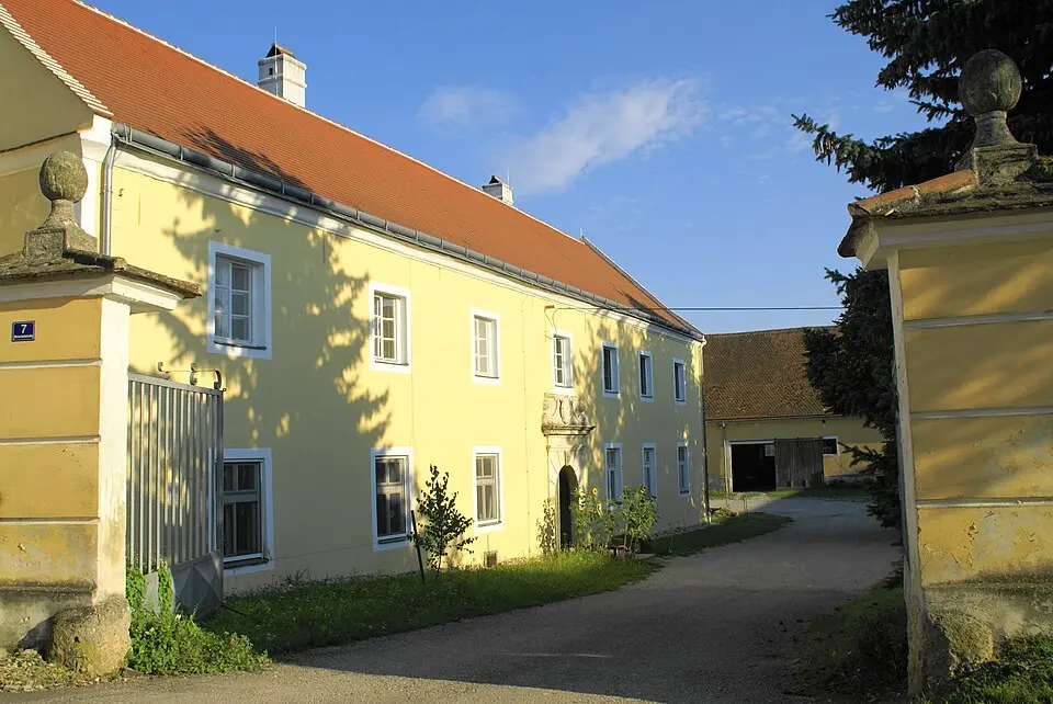 Bild: F.Higer · CC BY-SA 3.0 AT Gutshof/Meierhof (herrschaftlich)
